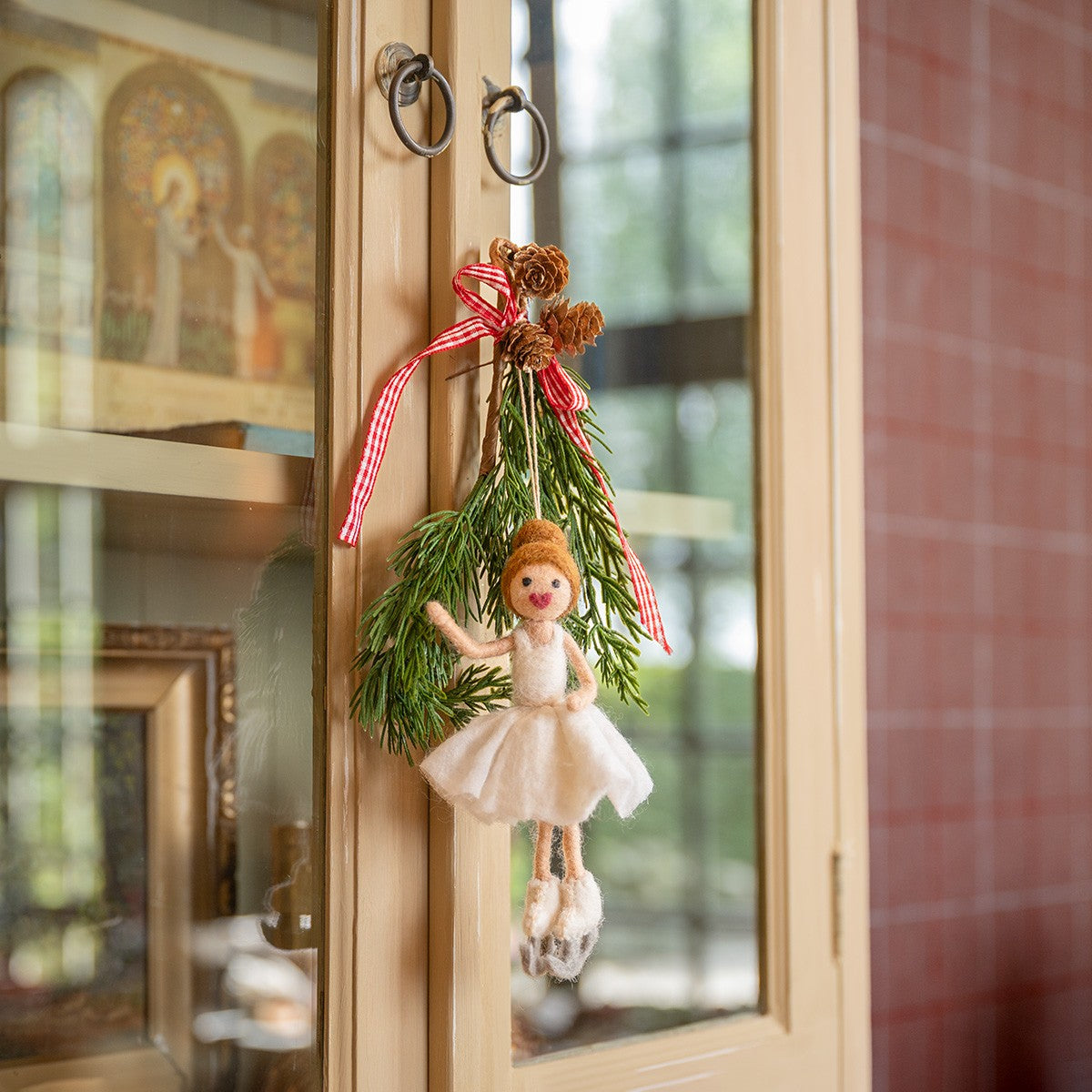 Vilten hanger kunstschaatsster wit