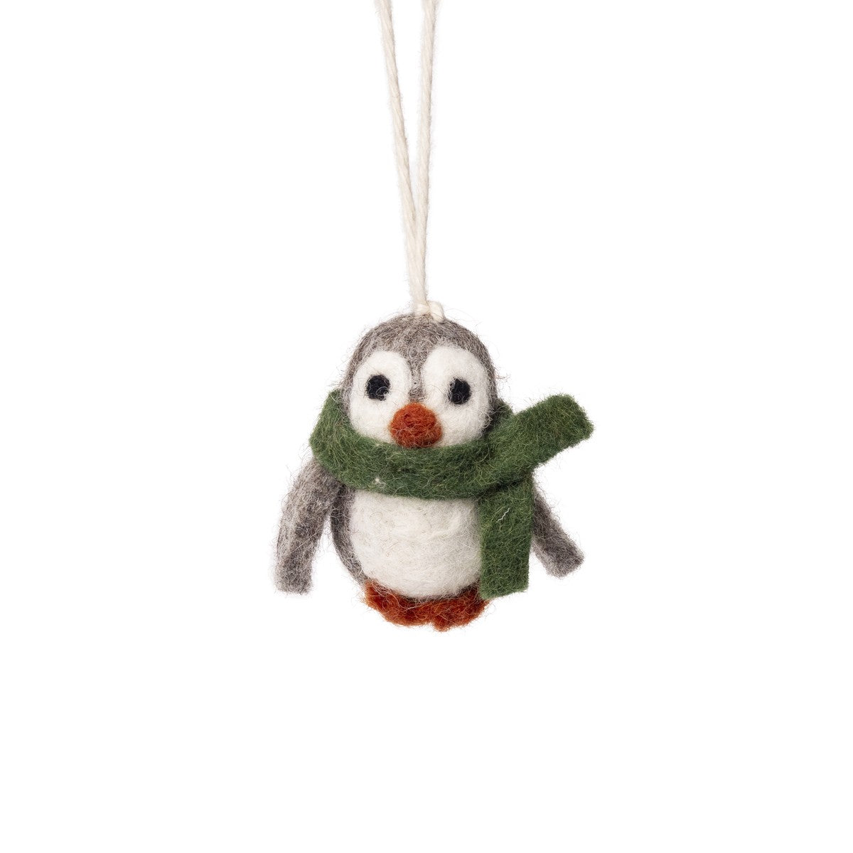Detailfoto van vilten hanger pinguin met sjaal groen