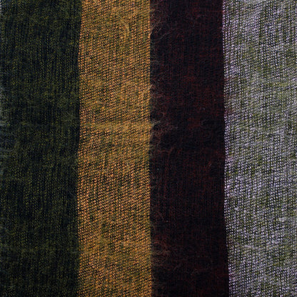 Detailfoto van vilten kleine sjaal mosgroen cognac bordeaux