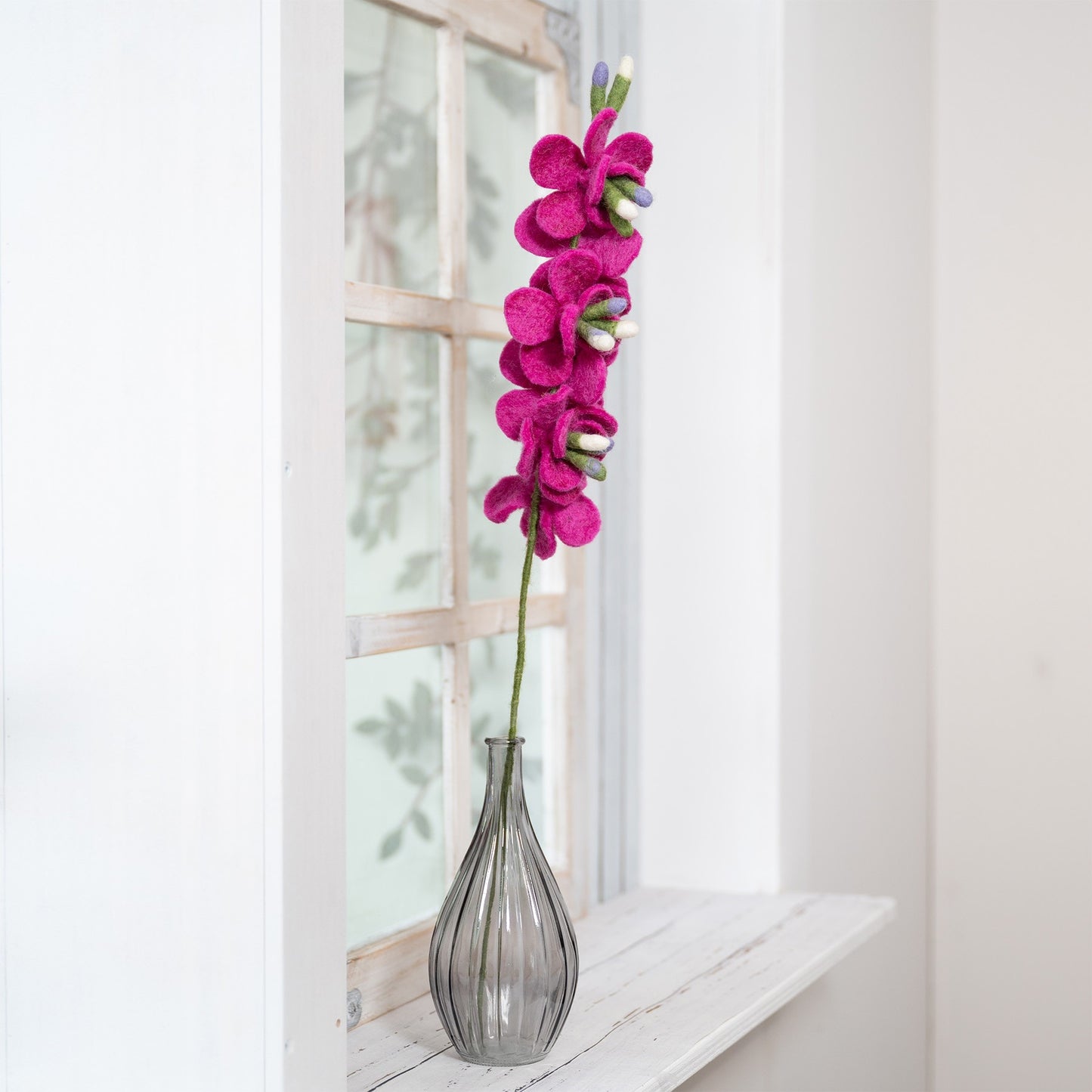 Detailfoto van vilten ridderspoor fuchsia