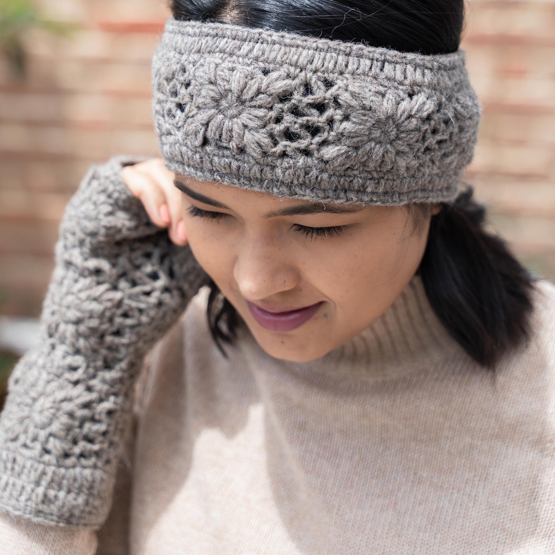 Vilten handwarmers granny square taupe