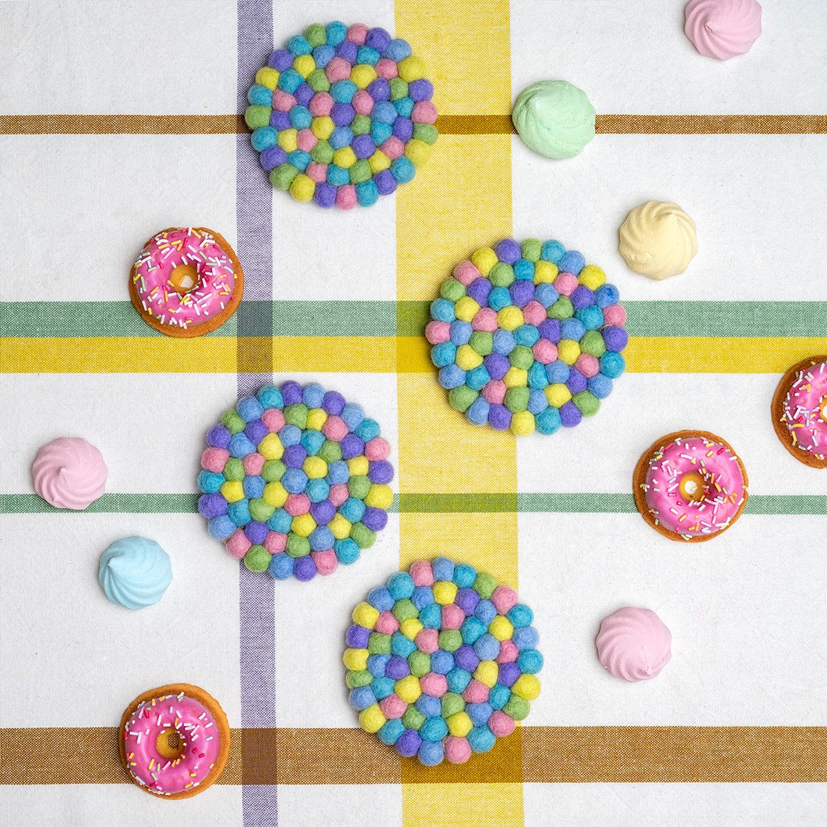 Detailfoto van vilten onderzetter vb 10 cm rond pasteltinten 4 st.