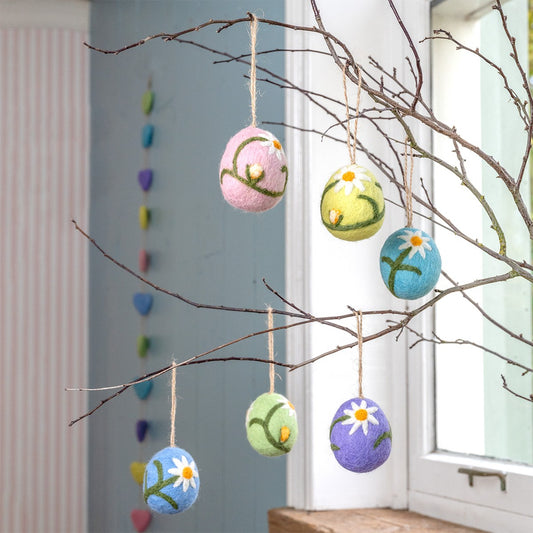 Hanger Voorjaarsei met Margrietjes Large 6st. SALE