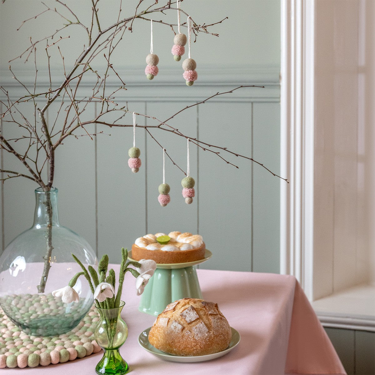Vilten hanger viltballetjes en pompoms roze-groen 6 st.