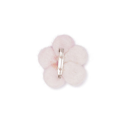 Detailfoto van vilten broche viooltje wit-roze