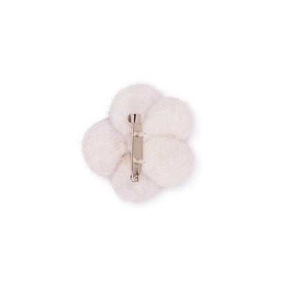 Detailfoto van vilten broche viooltje wit-lila