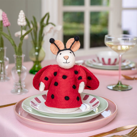 Vilten decoratie muis lieveheersbeestje