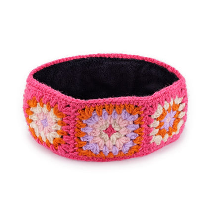 Detailfoto van haarband granny square colorful fuchsia-oranje