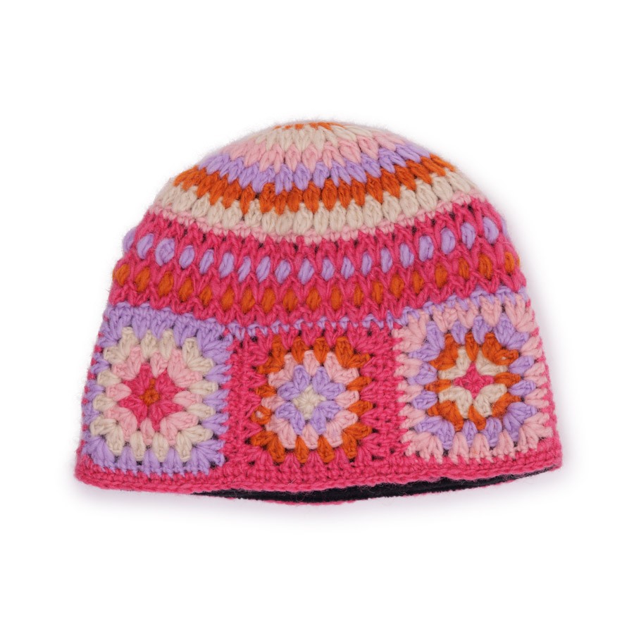 Detailfoto van muts granny square colorful fuchsia-oranje