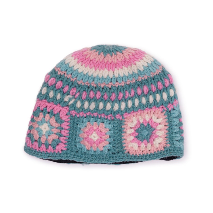 Detailfoto van muts granny square colorful turquoise-roze