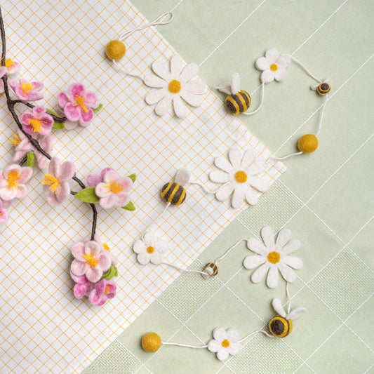 Viltslinger Bij met Margrietjes