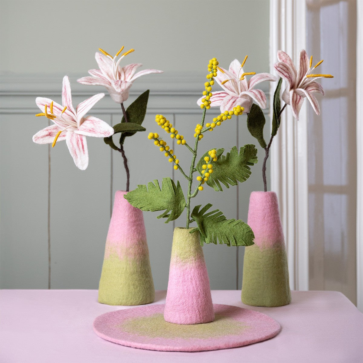 Detailfoto van vilten vaas roze-groen small
