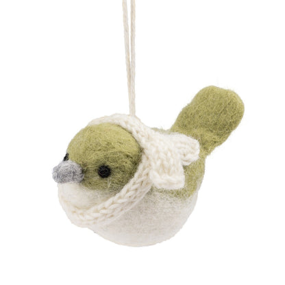 Detailfoto van hanger vogeltje lichtgroen van vilt