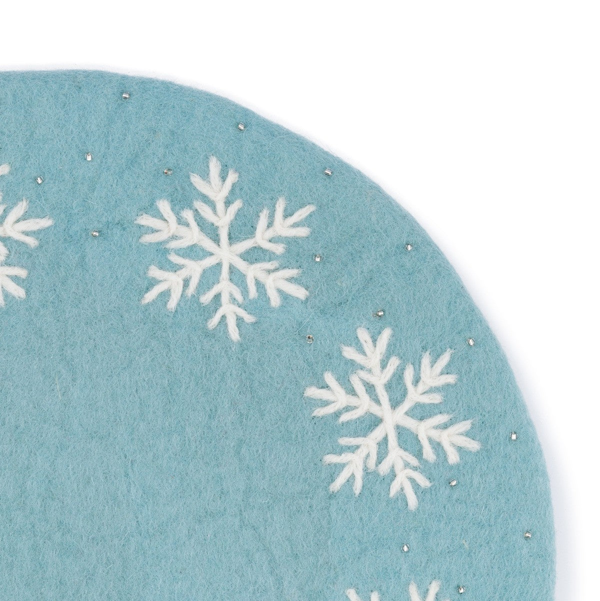 Detailfoto van onderzetter 35 cm ijsblauw sneeuwvlok van vilt