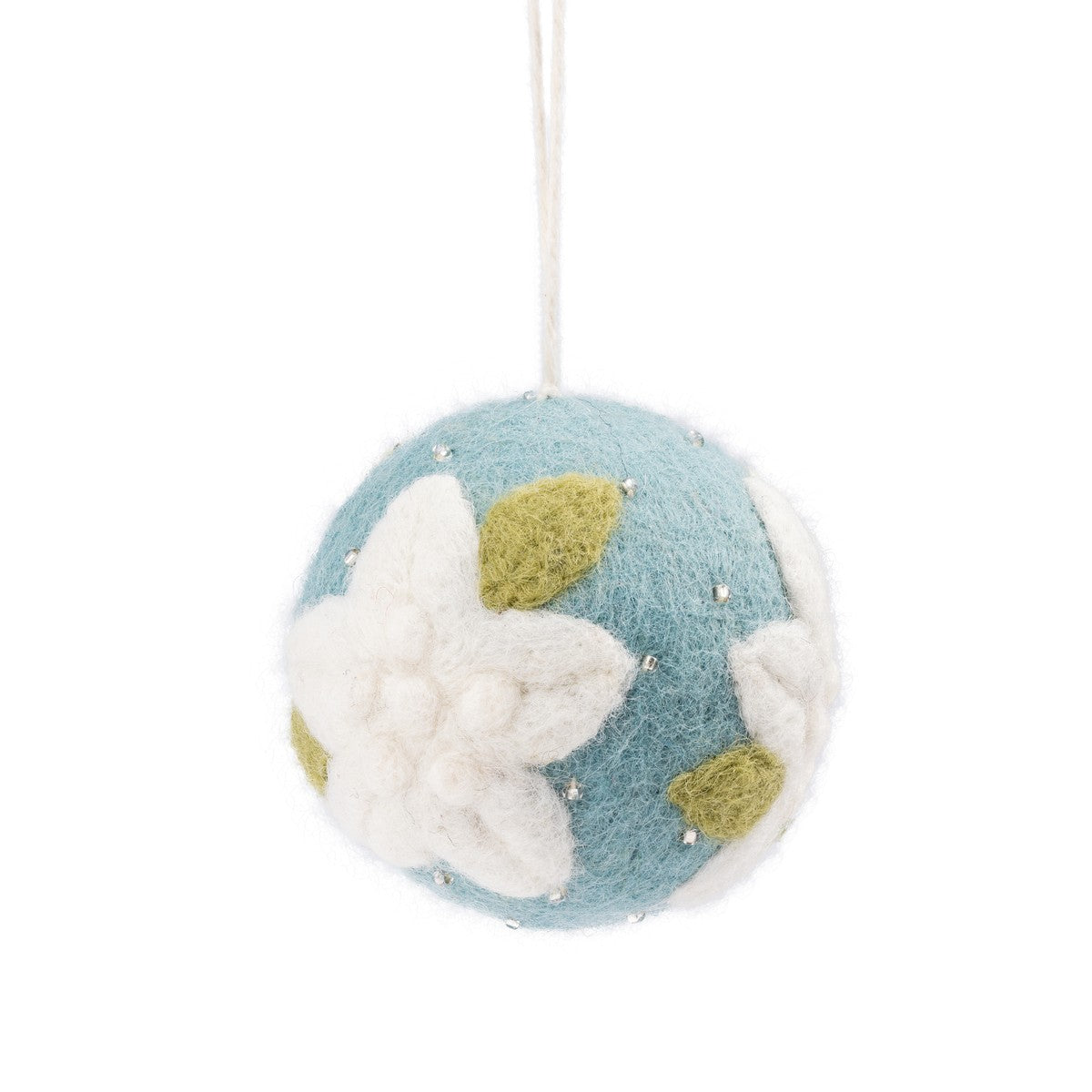 Detailfoto van kerstbal ijsblauw kerstster van vilt