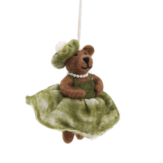 Detailfoto van vilten hanger mevrouw beer mistletoe groen