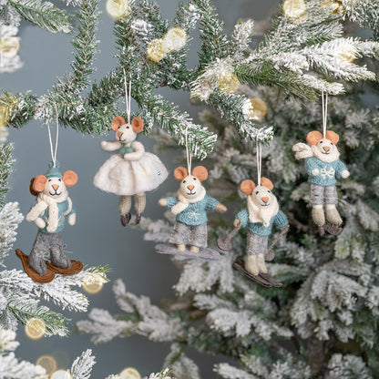 Detailfoto van hanger muis skiër van vilt