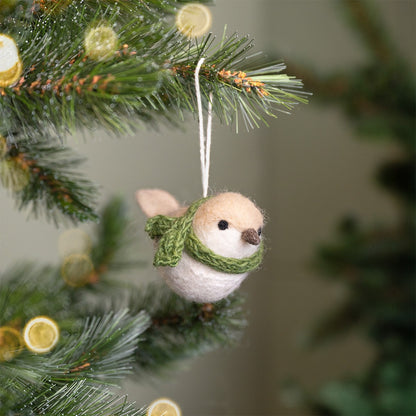 Detailfoto van vilten hanger vogeltje crème
