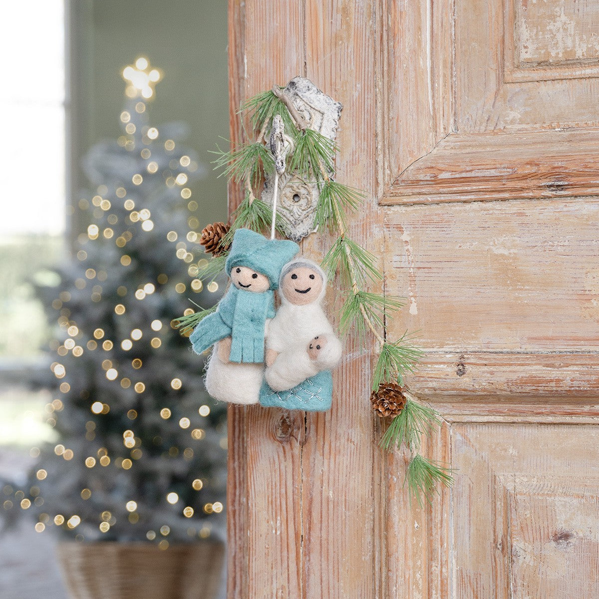 Ornament Joseph & Mary Ice Blue-White – Sjaal met Verhaal