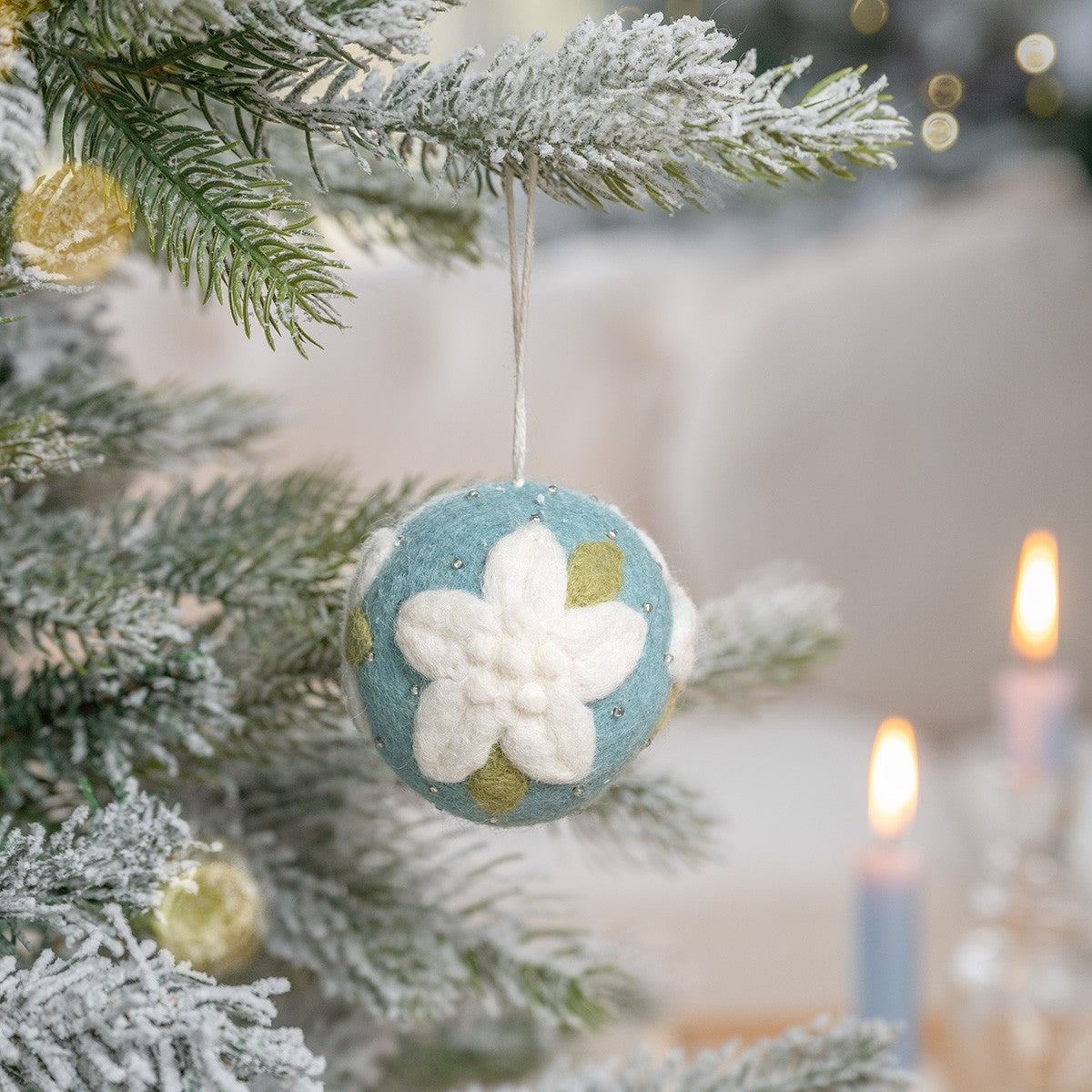Kerstbal IJsblauw Kerstster van vilt