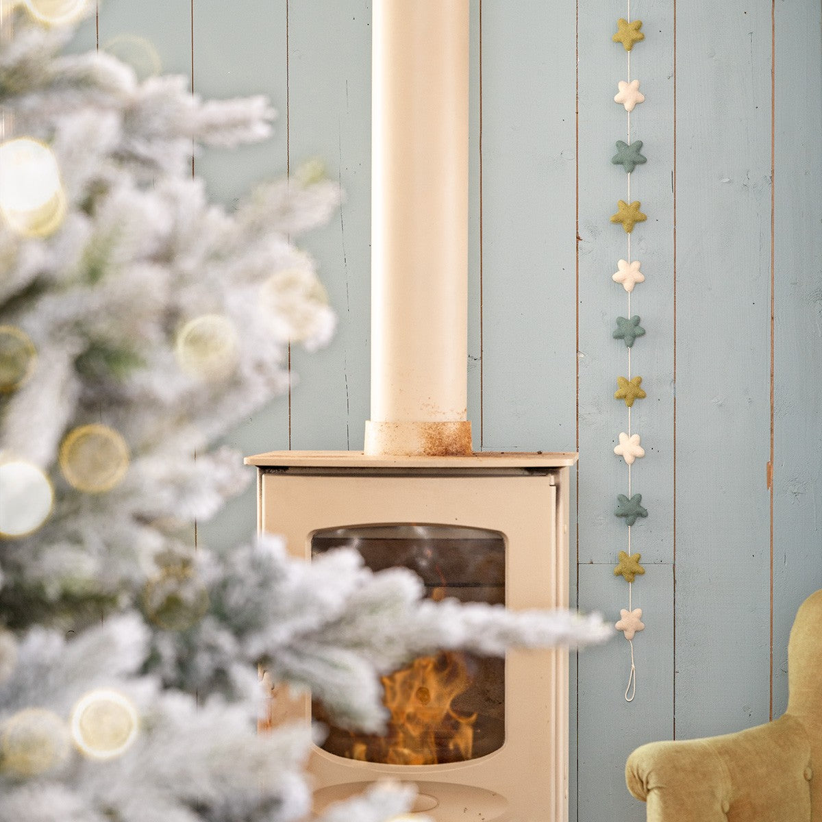 Detailfoto van viltslinger ster winterwonderland van vilt