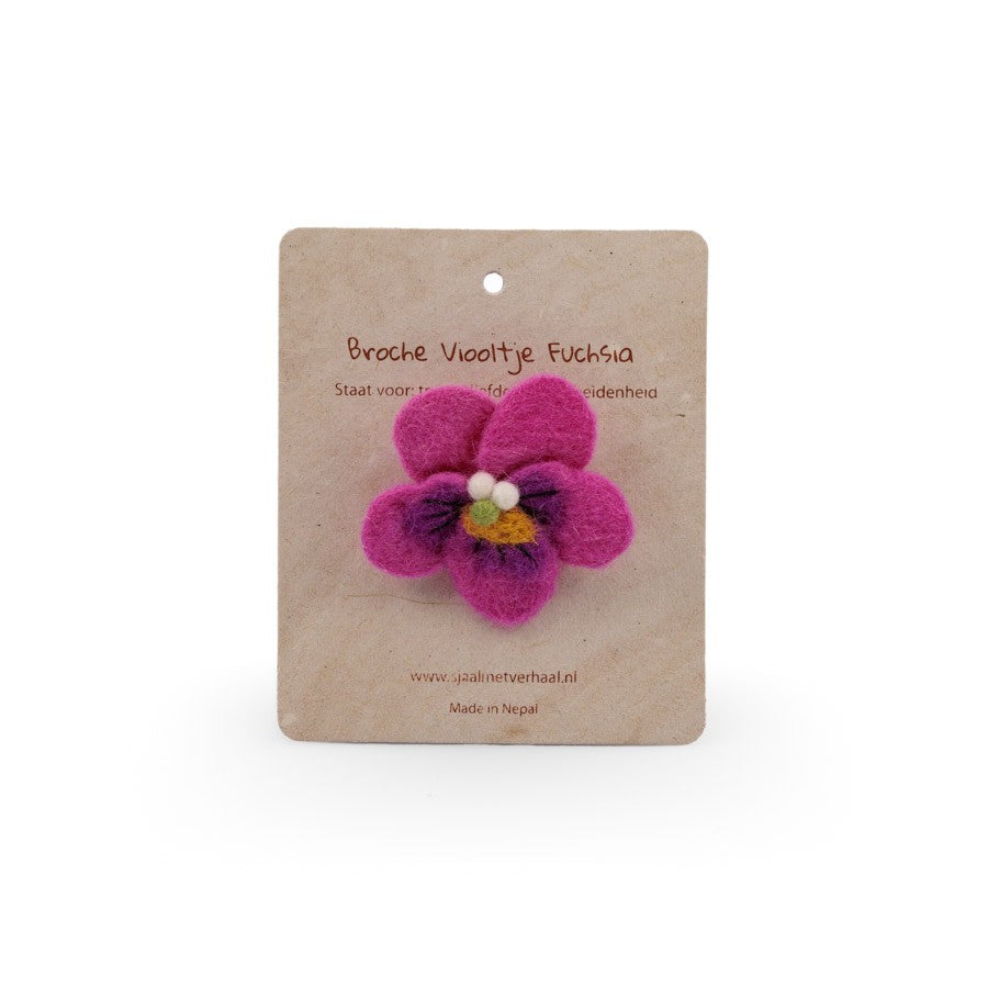 Detailfoto van vilten broche viooltje fuchsia