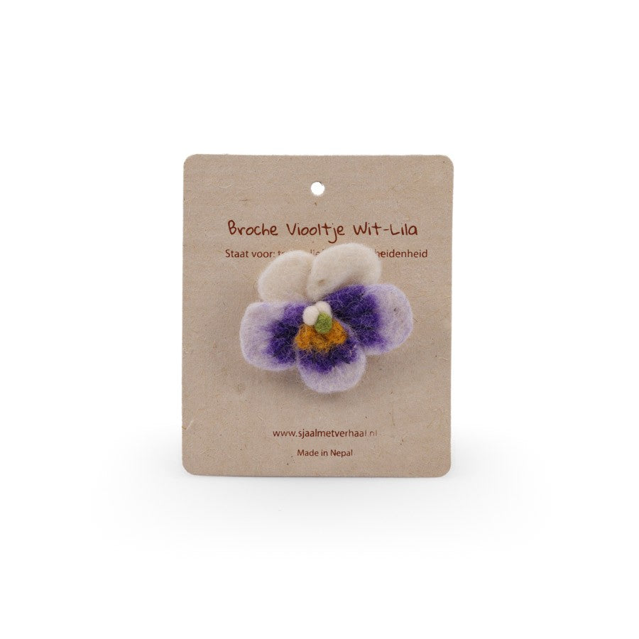 Detailfoto van vilten broche viooltje wit-lila
