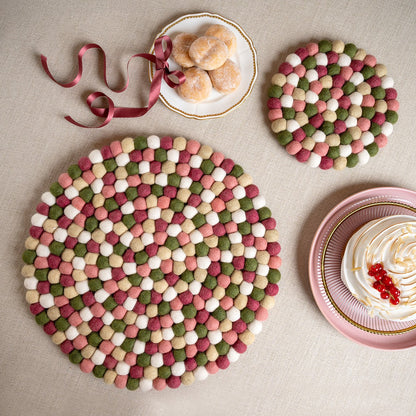 Detailfoto van vilten onderzetter vb 20 cm rond mistletoe dreams