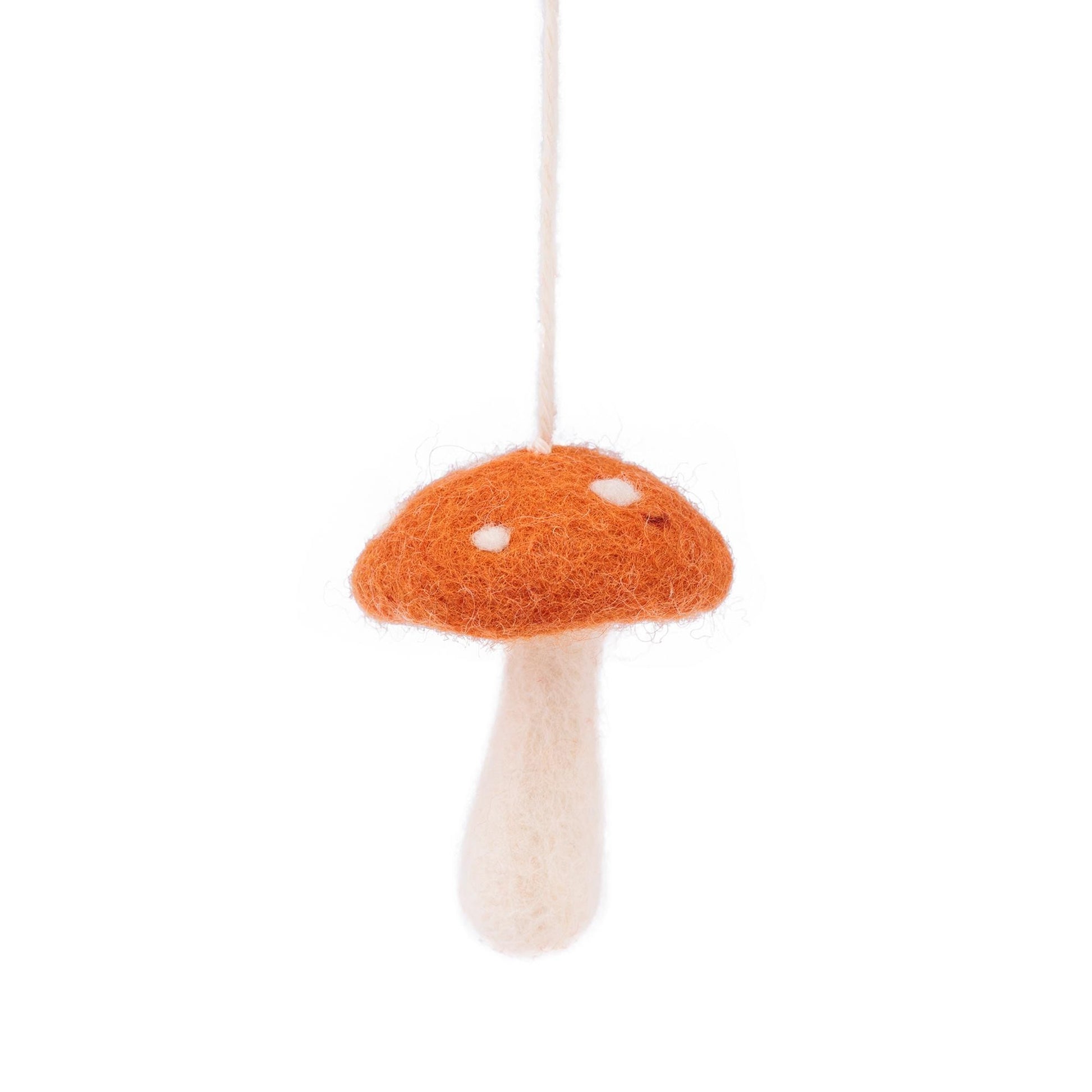 Detailfoto van vilten hanger paddenstoel indian summer medium cognac