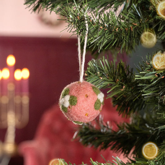 Vilten kerstbal mistletoe oudroze small