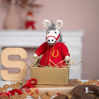 Detailfoto van vilten decoratie paard van sintermuis