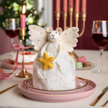 Detailfoto van vilten decoratie muis engel met ster