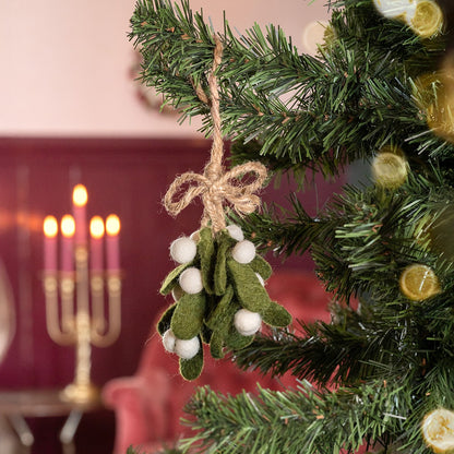 Detailfoto van vilten hanger mistletoe medium