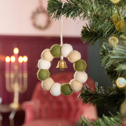 Detailfoto van vilten hanger krans vb mistletoe small