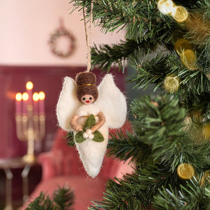Detailfoto van vilten hanger engeltje wit met mistletoe