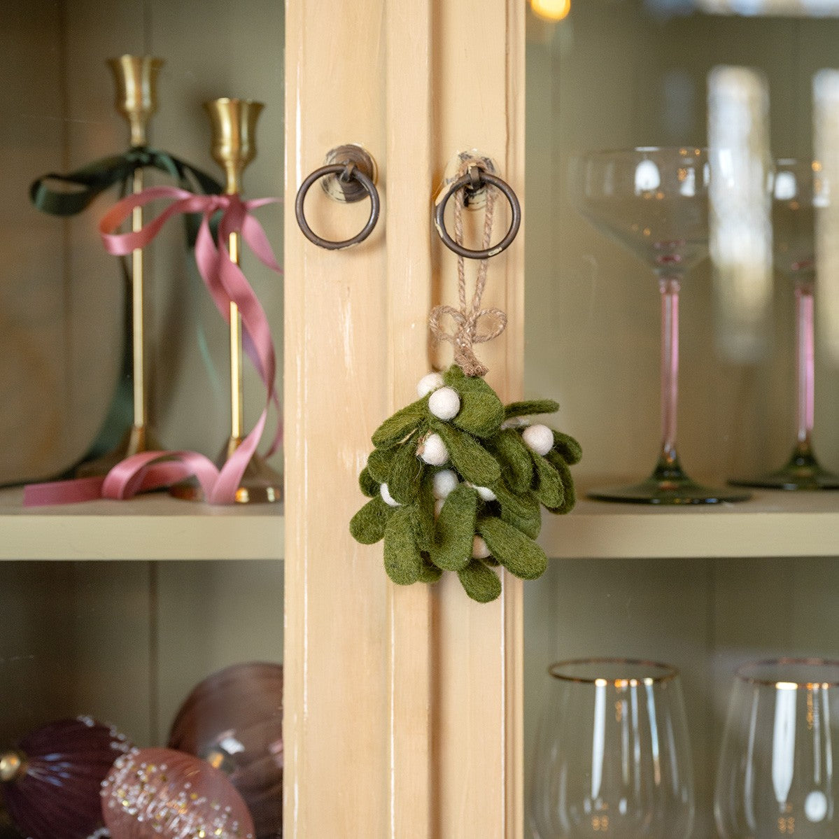 Detailfoto van vilten hanger mistletoe large