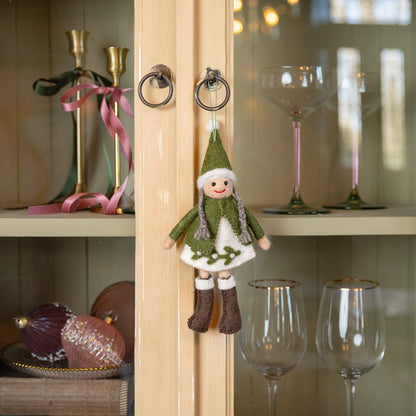 Detailfoto van vilten meisje mistletoe