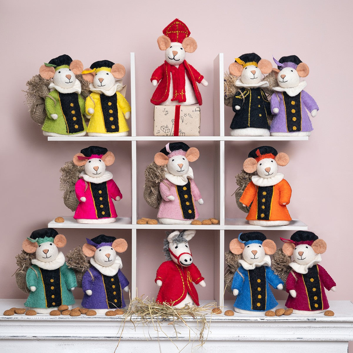 Detailfoto van vilten decoratie paard van sintermuis