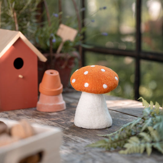 Detailfoto van vilten decoratie paddenstoel indian summer cognac