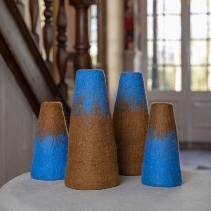 Detailfoto van vilten vaas blauw-bruin small