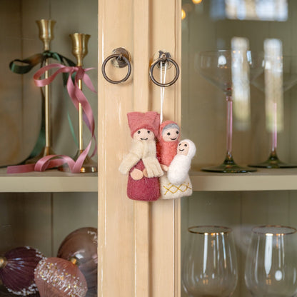 Detailfoto van vilten hanger jozef & maria cyclaam-oud roze