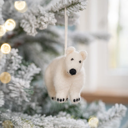 Detailfoto van hanger winter ijsbeer van vilt