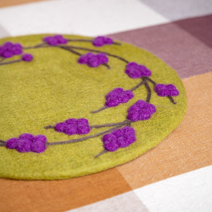 Detailfoto van vilten onderzetter 35 cm callicarpa