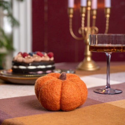 Detailfoto van vilten pompoen large cognac