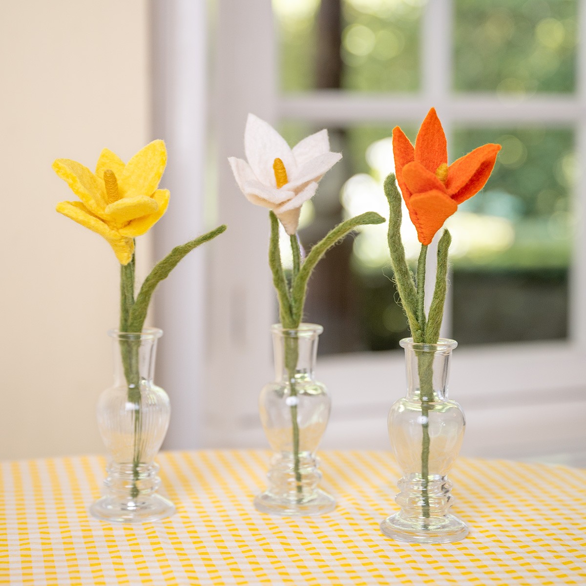 Detailfoto van vilten krokus oranje