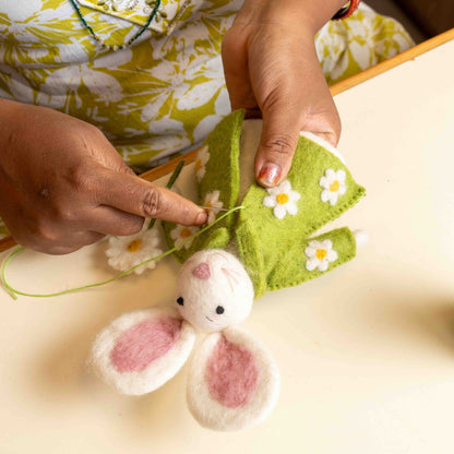 Decoratie Haas Groen met Margrietjes