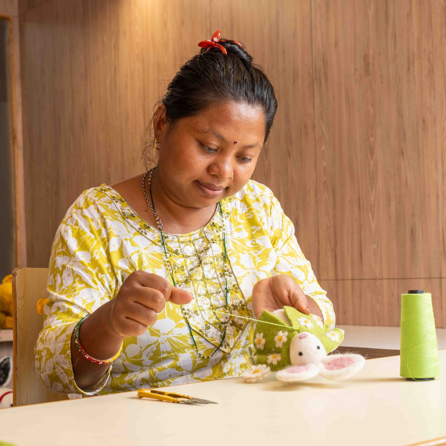 Decoratie Haas Groen met Margrietjes