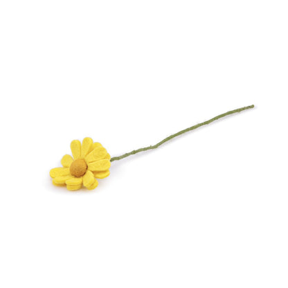 Detailfoto van vilten margrietje geel