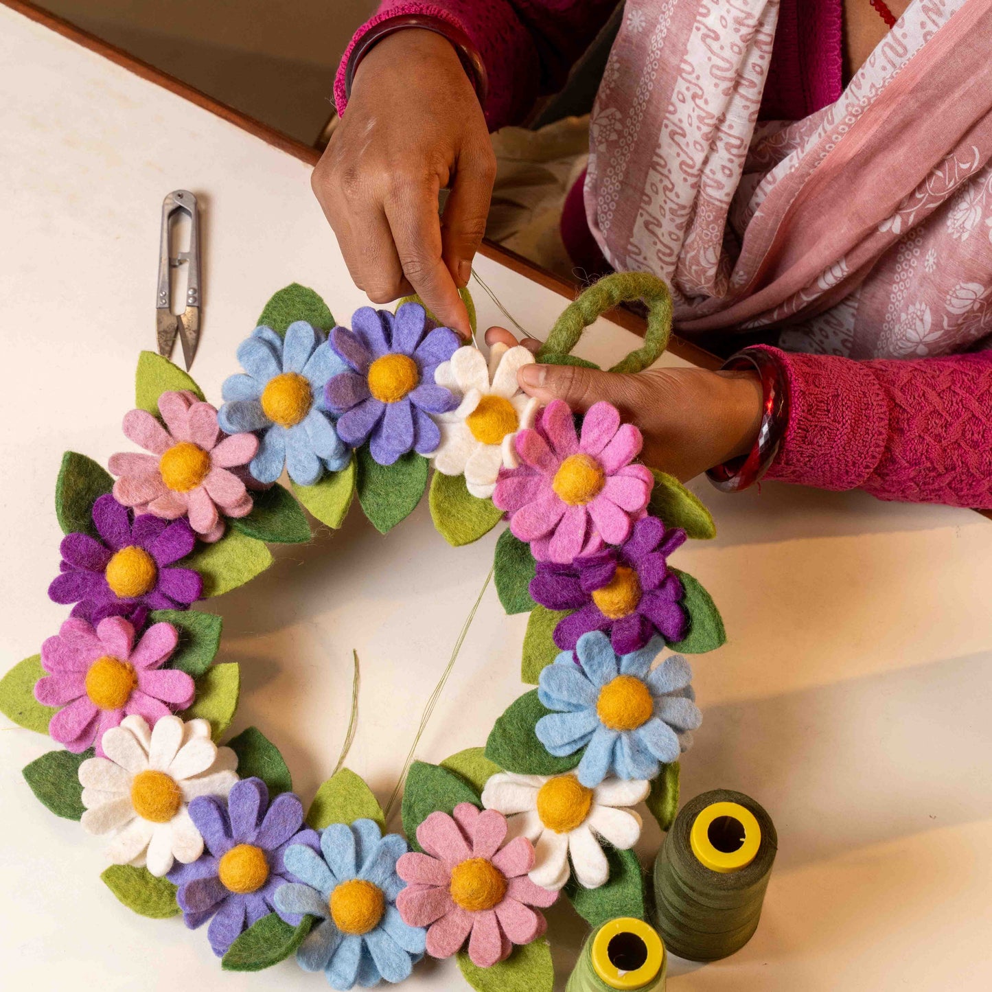 Wreath Daisies Violet Shades XL