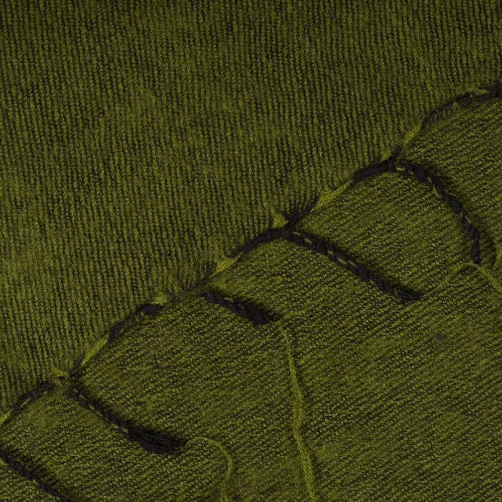 Detailfoto van sjaal legergroen